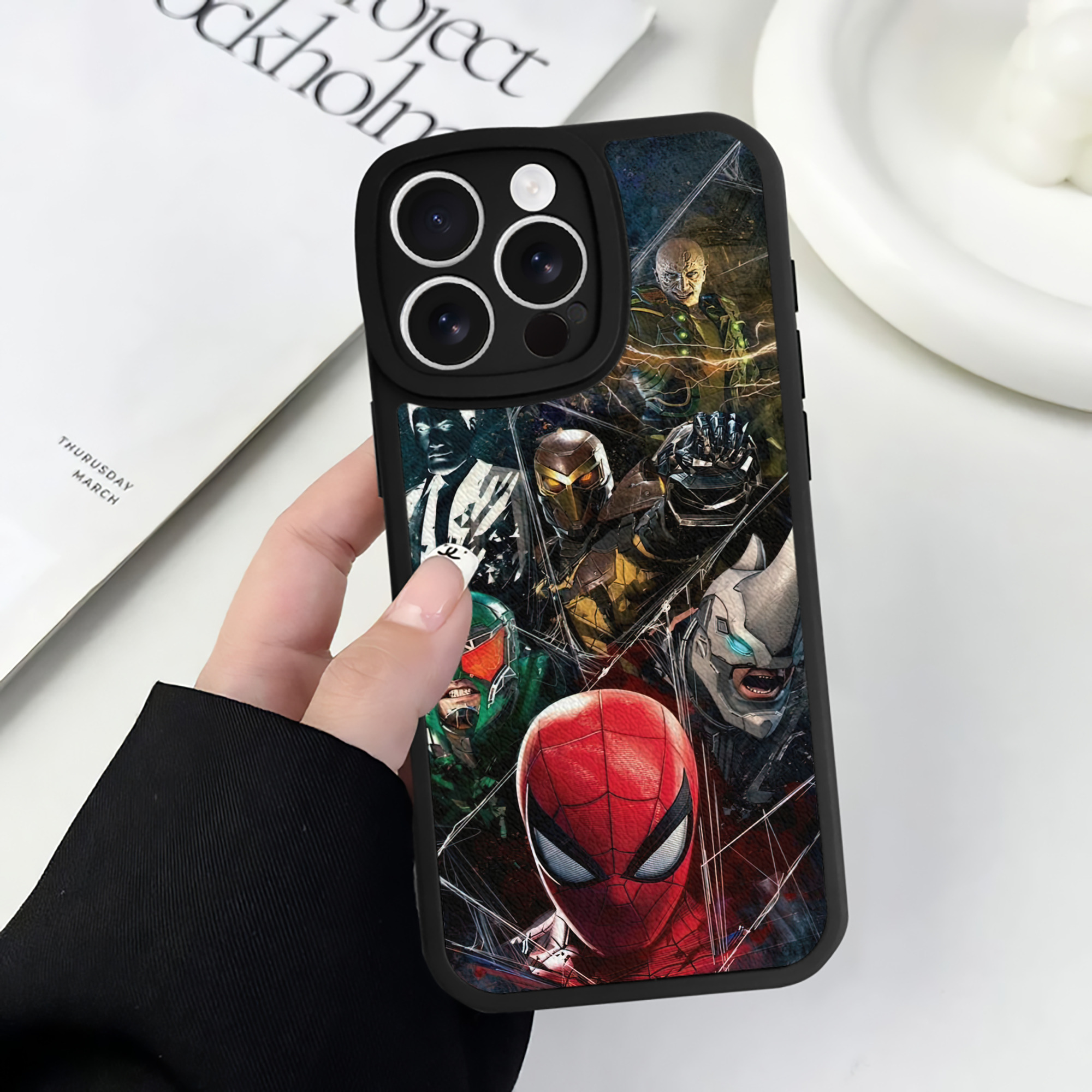 Spider Man スパイダーマン 【iPhone 16シリーズ対応】シリコンスマホケース（レザー調） 材質：シリコン